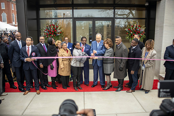Ribbon cutting ceremony for the new Talladega art museum featuring the Amistad murals
